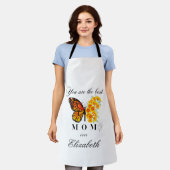 Personalisierte Schürze mit floralem Schmetterling (Getragen)