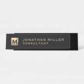 Personalisierte Schwarz-Gold-Monogramm Schreibtischnamensplakette (Vorderseite )