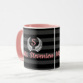 Personalisierte Schwarz-Rosa-Laurel-Monogramm-Frau Tasse (Vorderseite Links)