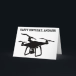 Personalisierte Schwarz-Weiß-Drohne Karte<br><div class="desc">Senden Sie die perfekte Grußkarte an Drohnenflieger und Drohnenpiloten mit dieser personalisierten Karte mit einer einfachen,  handgezeichnet Illustration eines Drohnenflugzeugs in Schwarz,  mit einer eigenen individuellen Nachricht auf der Vorder- und Innenseite der Karte.</div>