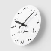 Personalisierte Schwarz-Weiß-Musiknoten Runde Wanduhr (Winkel)
