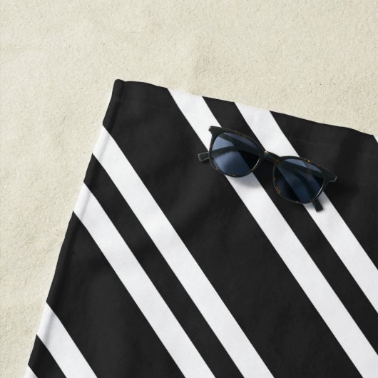 Personalisierte Schwarz-Weiß-Streifen Strandtuch (Beispiel)