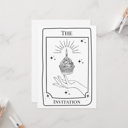 Personalisierte Schwarz-weiße Tarot-Karte Einladung (Vorderseite/Rückseite Beispiel)