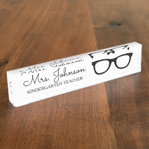 Personalisierte schwarze Lehrbrille Namensplakette
