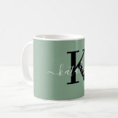 Personalisierte schwarze Monogramm-Kaffeetasse mit Kaffeetasse (Vorderseite Links)