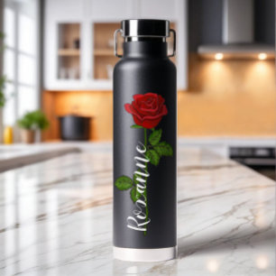 Personalisierte schwarze Wasserflasche mit einer r Trinkflasche