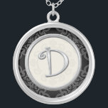 Personalisierte silberne hängende versilberte kette<br><div class="desc">Zeigen Sie Ihren Stolz in Ihren Initialen, die einen Monogrammbuchstabeanhänger tragen. Der stilvolle silberne Monogramminitialenentwurf der modischen Schmuck-Anhänger, die ausschließlich hergestellt werden, fügt einen modernen Blick Ihrer Kleidung hinzu. Der silberne zuerstanhänger macht auch ein denkwürdiges Geschenk für jeden möglichen besonderen Anlass für die wichtigen Leute Ihres Lebens. Alle Buchstaben des...</div>
