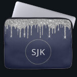 Personalisierte Silver Navy Blue Glitzer Monogram Laptopschutzhülle<br><div class="desc">Personalisierter Silver und Navy Blue Imitats Glitzer und Sparkle Elegant Mit Monogramm Initials Case. Dieser Fall kann so angepasst werden,  dass er Ihren Anfangs- und Vornamen enthält.</div>
