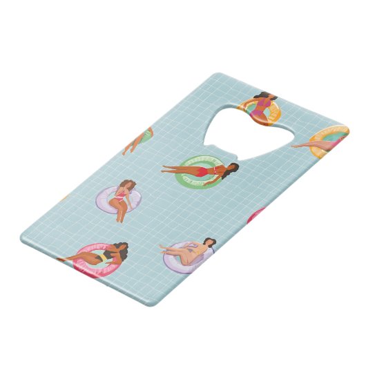 Personalisierte Sommerfrauen Entspannen auf Schwim Geldbeutel Flaschenöffner (Rückseite Schrägansicht)