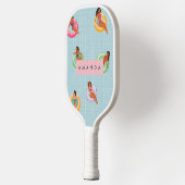Personalisierte Sommerfrauen Entspannen auf Schwim Pickleball Schläger (Links)