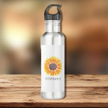 Personalisierte Sonnenblume Edelstahlflasche<br><div class="desc">Diese Wasserflasche ist mit gelben Aquarellblumen geschmückt. Einfach mit einem Namen oder Monogramm anpassbar. Verwenden Sie zum Bearbeiten das Entwurfstool, um den Schriftart, die Größe des Schriftartes oder die Farbe zu ändern. Weil wir unsere Kunstwerke erstellen, werden Sie dieses exakte Bild von anderen Designern nicht finden. Original Wasserfarbe © Michele...</div>