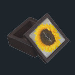 Personalisierte Sonnenblume Schmuckkiste<br><div class="desc">Personalisierte Sonnenblume Geschenk Keepake Trinket Box. Ideal,  um all diese kleinen Schätze behalten,  oder einen Ort,  um Schmuck während der Arbeit behalten.</div>