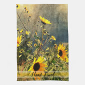 Personalisierte Sonnenblumen vor den Sturmwolken Handtuch (Vertikal)