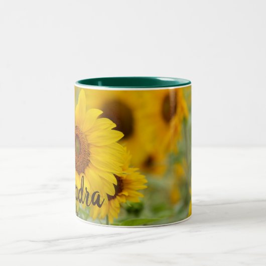 Personalisierte Sonnenblumencocktail-Tasse Zweifarbige Tasse (Mittel)