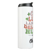 Personalisierte St. Patrick's Day Nurse Thermosbecher (Nach links gedreht)