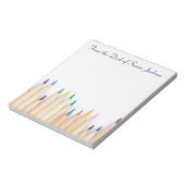 Personalisierte Stifte und vom Schreibtisch der Notizblock (Rotiert)