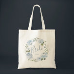 Personalisierte Tasche mit blaublauen Blumensträuß<br><div class="desc">Modernes Brautskript mit Aquarellblumenkranz in staubblauer und schlauer grün,  elegant und romantisch,  großartige personalisierte Brauttote-Tasche für Braut zu sein,  großartige Brautparty Geschenke,  um das Wesentliche für den Hochzeitstag zu speichern.</div>