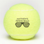 Personalisierte Tennisbälle bedruckt mit eigenem L<br><div class="desc">Personalisierte Tennisbälle mit lustigem Sonnenbrillenlogo. Maßgeschneiderte Tennisbälle mit Ihrem Namen und Logo. Unser eigener Name oder Monogramm-Buchstaben. Hübsche gelbe Tennisbälle. Spaß Sport Geburtstagsparty Geschenkidee für Tennisspieler, Sporttrainer, Trainer, Kapitän, Kinder (Junge oder Mädchen), Mama, Schwester, Tochter, Papa, Rentner, Ehefrau, Chef, Mitarbeiter, Freund, etc. Auch gut geeignet für den Einsatz in lokalen...</div>