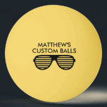 Personalisierte Tischtennisplatte Tischtennisball<br><div class="desc">Personalisierter lustiger Tischtennis Ping Pong Ball. Fügen Sie Ihren eigenen individuelle Name,  Logo,  Foto,  Bild oder Bild hinzu. Cooles Party Sonnenbrillen Design mit moderner Typografie. Modernes Schwarz-Weiß-Design. Auch in vielen anderen Farben erhältlich und glühen im Dunkeln. Spaß für Kinder und Erwachsene. Erstellen Sie sie für Geburtstagsparty und andere Veranstaltungen.</div>