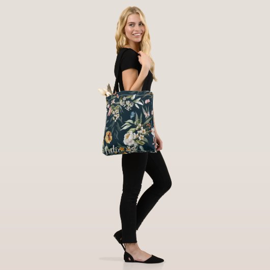Personalisierte Tragetaschen - Blumenmuster Tasche (Am Model)