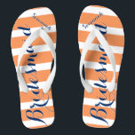 Personalisierte Trauzeugin Marine und Korallen Badesandalen<br><div class="desc">Personalisiertes Navy und Coral Orange Sherbert Stripes Muster - Ändern Sie die Farbe durch Klicken auf Anpassen. Und sagen Sie alles,  was Sie gewollt haben. Machen Sie diese eine Art Flip Flops,  die Ihre Nachricht auf ihnen haben. Sei das Gerede vom Strand!</div>