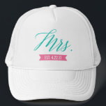 Personalisierte Truckerkappe<br><div class="desc">Fügen Sie dem hübschen und modernen "Mrs." den festgelegten oder künftigen Nachnamen hinzu. LKW-Hut. Das ist ein großartiges Geschenk für die Braut,  die zu sein hat,  oder die Vermächtnisnehmer.</div>
