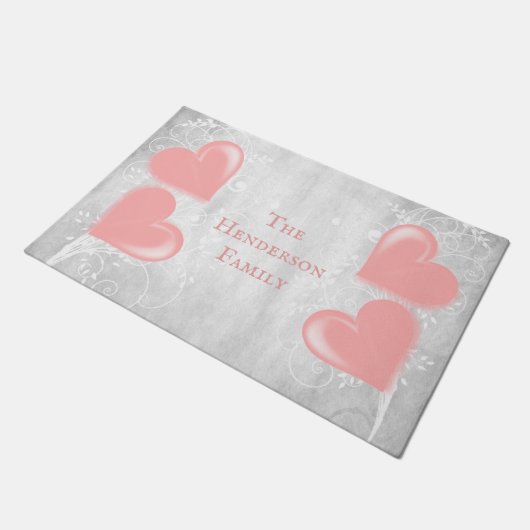 Personalisierte Türmatte mit rosa Herzen (Schrägansicht)