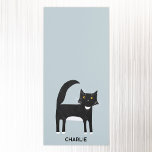 Personalisierte Tuxedo-Katze Magnetischer Notizblock<br><div class="desc">Eine niedliche,  schwarz-weiße Tuxedokatze auf einem fruchtig-blauen Hintergrund,  perfekt für Tierfreunde. Ändern Sie den Namen zum Anpassen. Originelle Kunst von Nic Squirrell.</div>