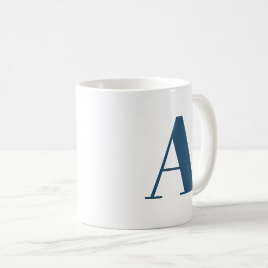 Personalisierte Typografie-Tasse mit Initial Kaffeetasse (VorderseiteRechts)
