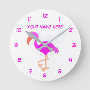 Personalisierte Uhr mit rosa Flamingo und Text