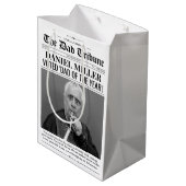 Personalisierte Vatertagszeitung Mittlere Geschenktüte (Rückseite Schrägansicht)