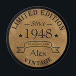 Personalisierte Vintage 75. Geburtstagsparty Magnet<br><div class="desc">Machen Sie Ihren Geburtstag mit diesem einzigartigen Design zu einem besonderen Erlebnis. Fügen Sie Ihrer Geburtstagsfeier eine Touch eleganter Eleganz hinzu mit unseren exquisiten, einzigartigen Designs. Diese Grafiken verleihen jedem Produkt Raffinesse und Originalität und schaffen so ein unvergessliches und stilvolles Geschenk. Sie sind perfekt für diejenigen, die eine Touch zeitlosen...</div>