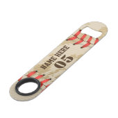 Personalisierte Vintage Baseballnummer Retro Speed Flaschenöffner (Rückseite Schrägansicht)