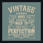 Personalisierte Vintage Geburtstagsfeier - Whisky- Poster<br><div class="desc">Machen Sie Ihren Geburtstag mit diesem einzigartigen Design zu einem besonderen Erlebnis. Fügen Sie Ihrer Geburtstagsfeier eine Touch eleganter Eleganz hinzu mit unseren exquisiten, einzigartigen Designs. Diese Grafiken verleihen jedem Produkt Raffinesse und Originalität und schaffen so ein unvergessliches und stilvolles Geschenk. Sie sind perfekt für diejenigen, die eine Touch zeitlosen...</div>
