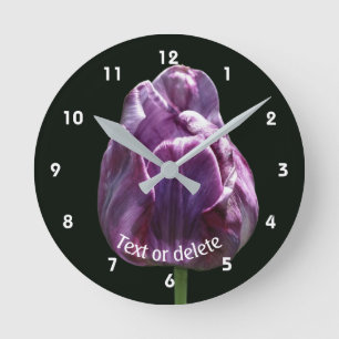 Personalisierte violette Tulpenblume Runde Wanduhr