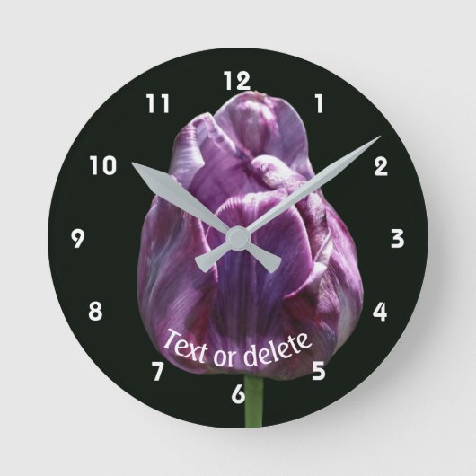 Personalisierte violette Tulpenblume Runde Wanduhr (Vorderseite)