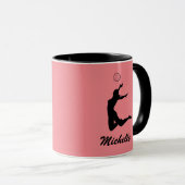 personalisierte Volleyball in Schwarz und Rosa Tasse (VorderseiteRechts)
