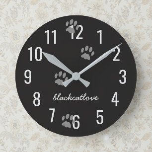 Personalisierte Wanduhr mit Katzenpfotenabdrücken