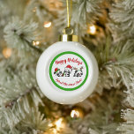 Personalisierte Weihnachten Pandas Keramik Kugel-Ornament<br><div class="desc">Dieses Personalisierte Pandas Design wird Sie mit Holiday Cheer füllen. Sie können alle Texte personalisieren,  um etwas Anderes zu sagen,  wenn Sie möchten,  oder Sie können es behalten,  als ob Sie das Original bewundern. Gute Ferien!!</div>