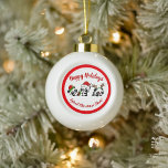 Personalisierte Weihnachten Pandas Keramik Kugel-Ornament<br><div class="desc">Dieses Personalisierte Pandas Design wird Sie mit Holiday Cheer füllen. Sie können alle Texte personalisieren,  um etwas Anderes zu sagen,  wenn Sie möchten,  oder Sie können es behalten,  als ob Sie das Original bewundern. Gute Ferien!!</div>