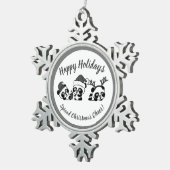 Personalisierte Weihnachten Pandas Schneeflocken Zinn-Ornament (Rechts)