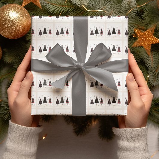 Personalisierte Weihnachtsbäume im Karomuster für Geschenkpapier