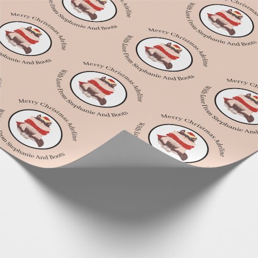 Personalisierte Weihnachtskatze auf Beige Geschenkpapier (Ecke)