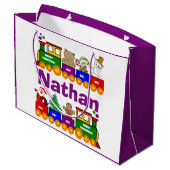 Personalisierte Weihnachtsspielzeugbahn Große Geschenktüte (Rückseite Schrägansicht)