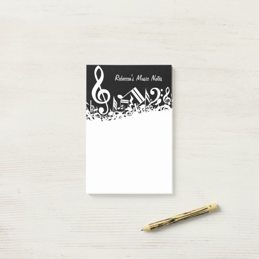 Personalisierte weiße durcheinandergebrachte post-it klebezettel (Auf Schreibtisch)