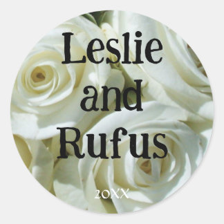Personalisierte weiße Rosen Hochzeitsaufkleber Runder Aufkleber