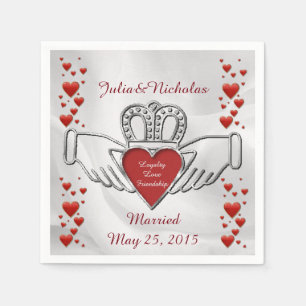 Personalisierte weiße Satin Claddagh Serviette