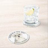 Personalisierte Weiße Schnauzer-Hundeschehen Runder Pappuntersetzer (Vor Ort)