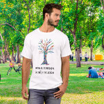 Personalisierte Wiedersehen T-Shirt<br><div class="desc">Gedenken Sie Ihre Wiedersehen mit diesem stilvollen T - Shirt. Es ist mit einem farbenfrohen Mosaikbaum dekoriert und lässt sich leicht mit Ihrem Familiennamen anpassen. Verwenden Sie die Option Weitere anpassen, um die Textgröße, den Stil oder die Farbe zu ändern. Weil wir unsere Kunstwerke erstellen, werden Sie dieses exakte Bild...</div>