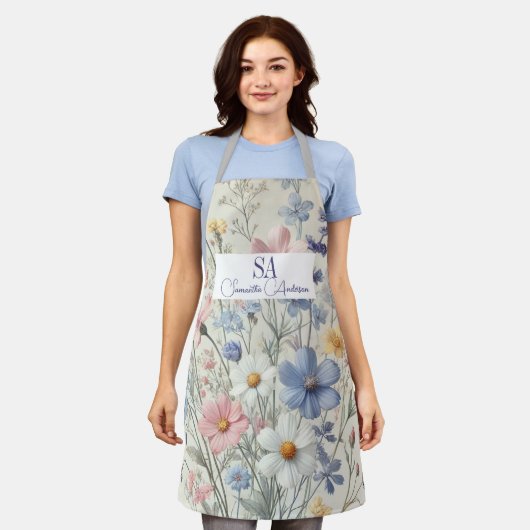 Personalisierte Wildblume Küche Schürze | Initiale (Getragen)